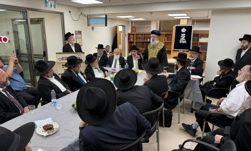 הראשון לציון הגר"ד יוסף בביקור בבית הדין הרבני בחיפה