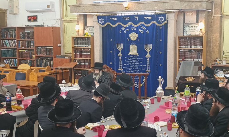 הרבי התרגש בתל אביב: "המקום הזה אדמת קודש"