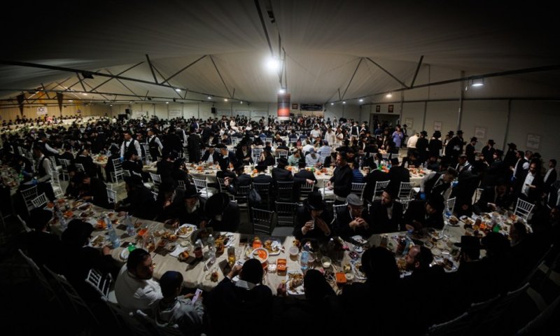 אלפים בסעודת ההילולא המרכזית של ר' ישעיה'לה בקרעסטיר