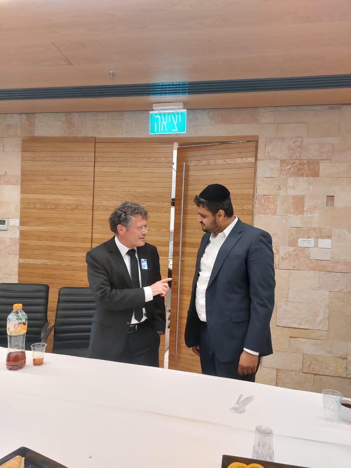 באדיבות המצלם