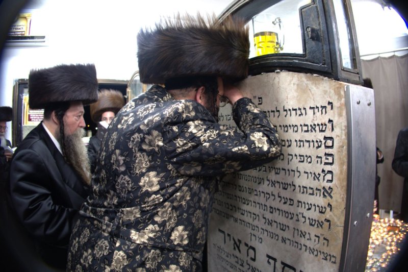מ. אדלר