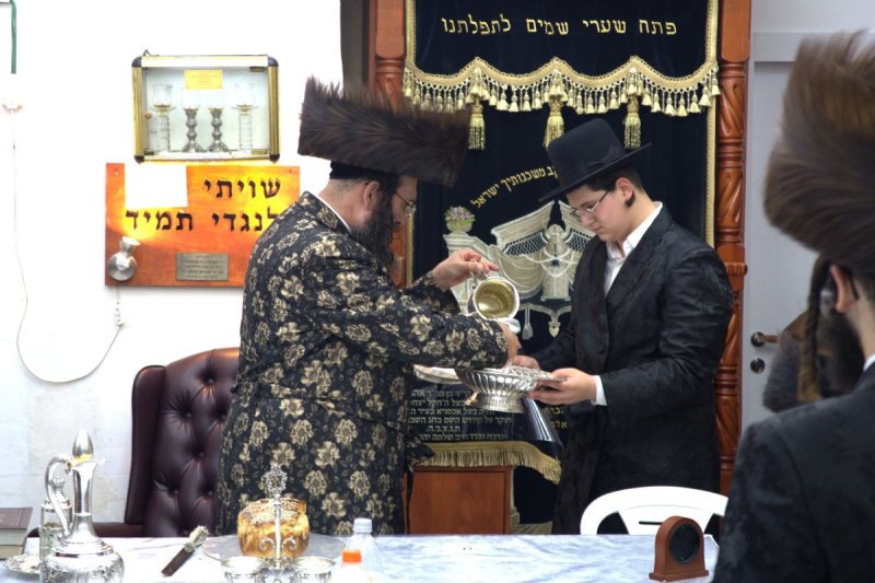 מ. אדלר