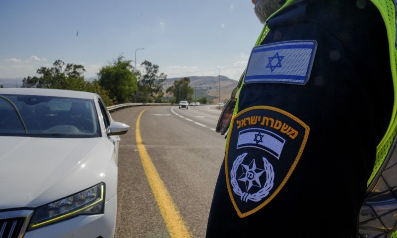 במהלך נסיעה: שוטר ירה בשוגג ופצע נוסע, שלושה קליעים נוספים נפלטו