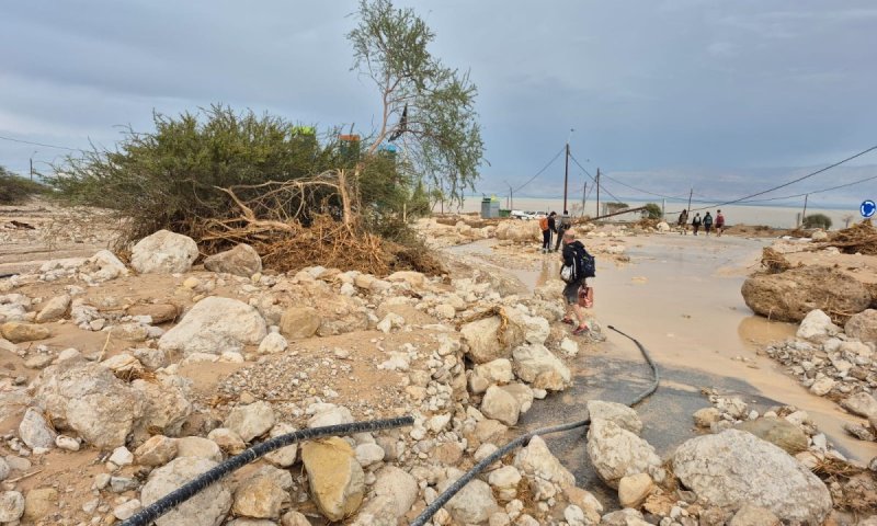 המים שטפו והותירו הרס: שמורת עין גדי לא נראית אותו הדבר