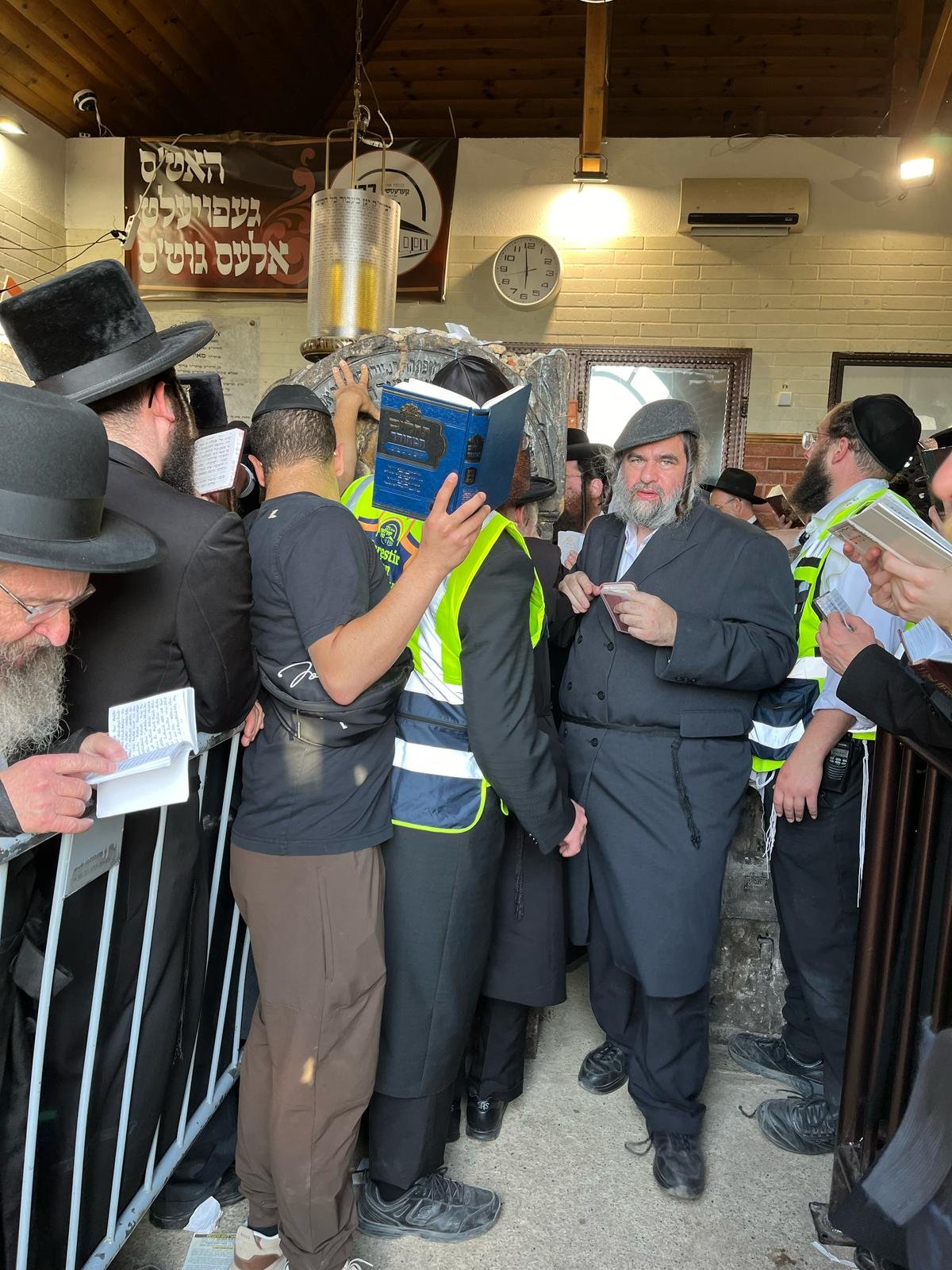 באדיבות המצלם