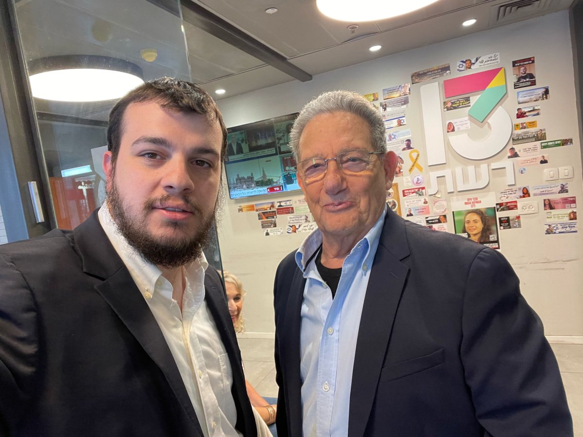 באדיבות המצלם