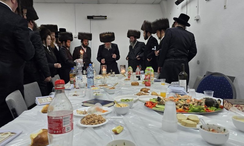 הרבי מביאלא פשיסחא שבת ליד ציון היהודי הקדוש
