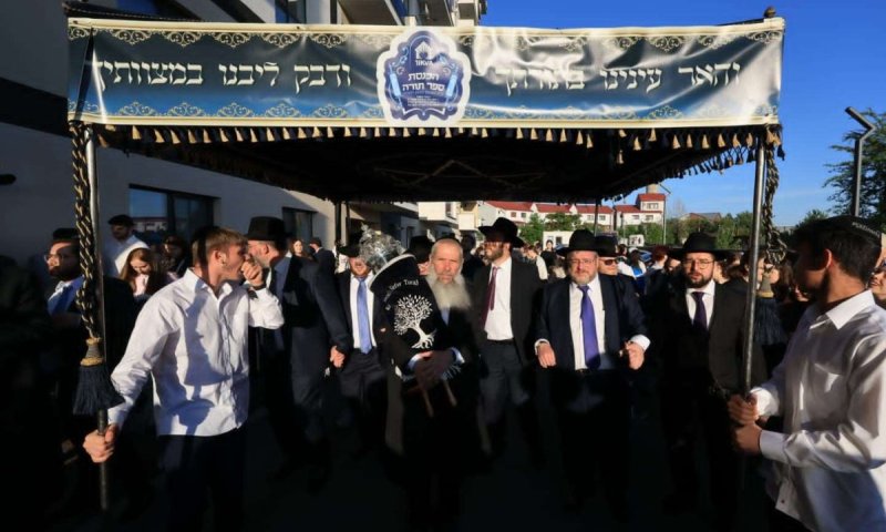 שירת ה'יבטל' שהרעידה את בוקרשט במעמד ההדלקה | צפו 