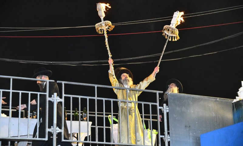 רבבות שאגו 'יבטל' עם ר' מיילך בהדלקה הגדולה במירון | תיעוד מסכם
