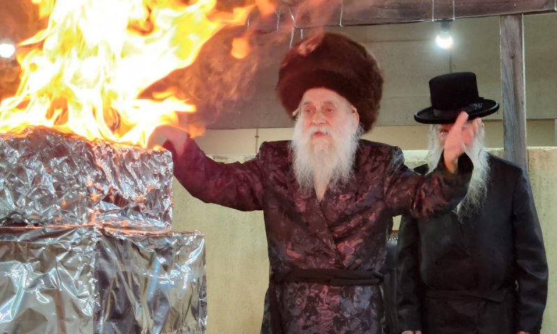 אוֹר מֻפְלָא רוֹם מַעְלָה &bull; ל"ג בעומר בחצר הקודש בוטושאן