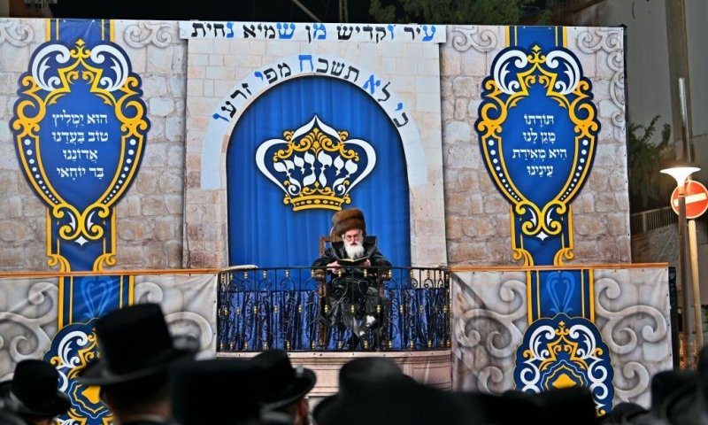 רחוב עזרא נחסם לתנועה: ההדלקה של הרבי מויז'ניץ בל"ג בעומר