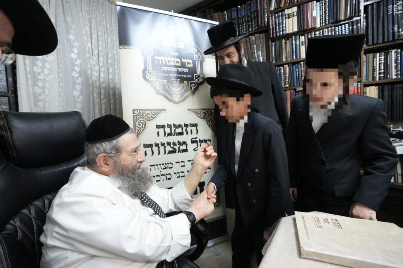 זה לזה