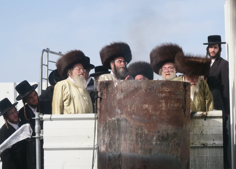 מ. אדלר