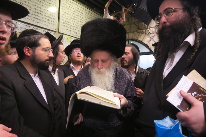 מ. אדלר