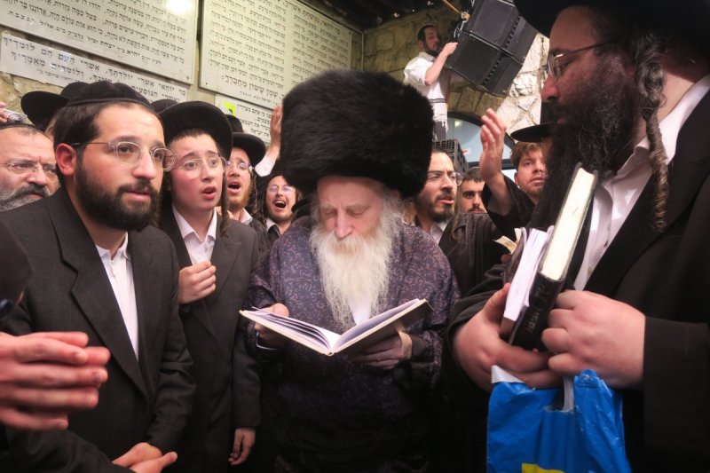 מ. אדלר