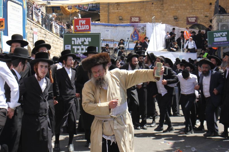 מ. אדלר