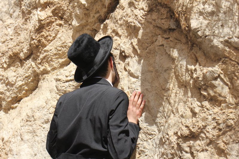 מ. אדלר