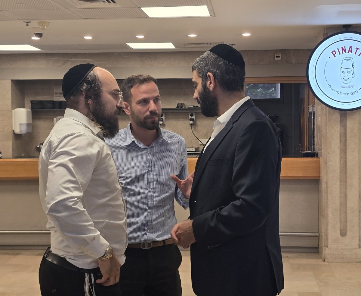 באדיבות המצלם