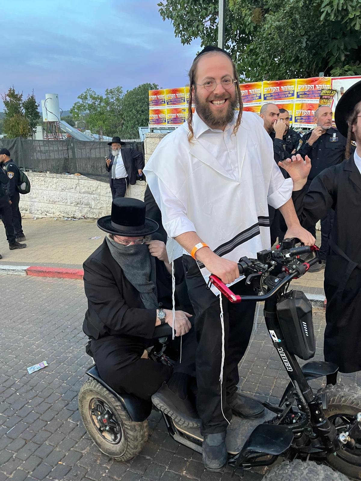באדיבות המצלם