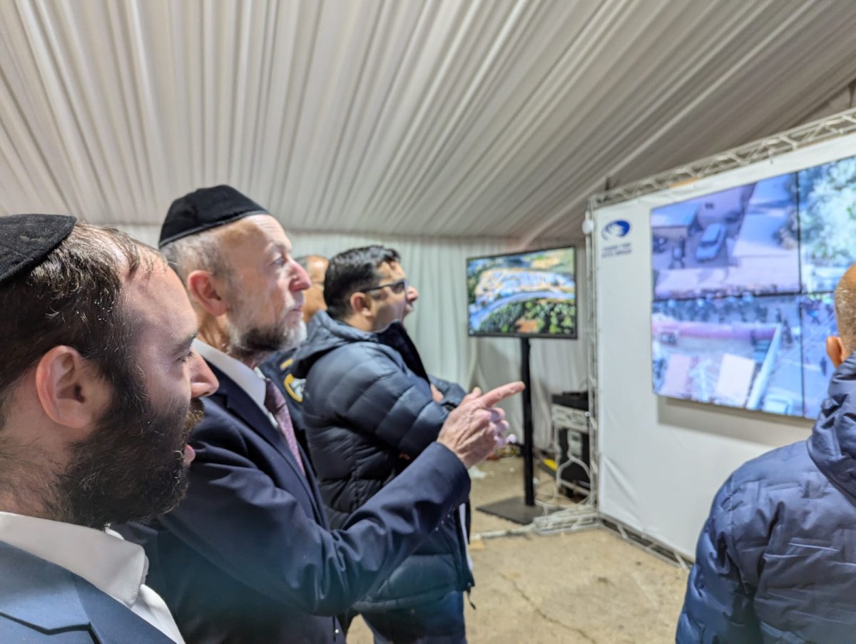 באדיבות המצלם