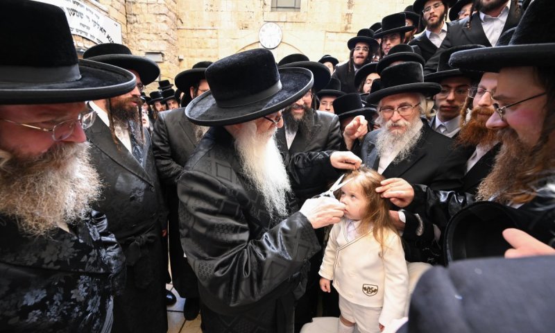 תיעוד ממירון: האדמו"ר מצאנז ערך חלאק'ה לנינו אשר אנשיל 