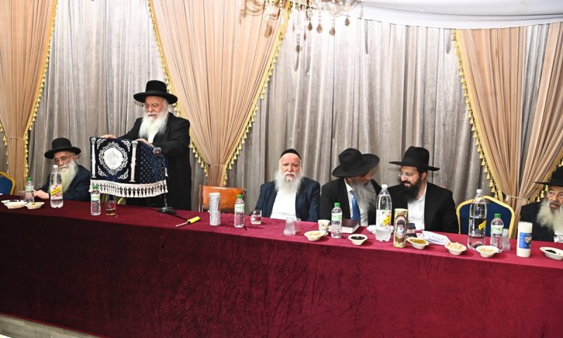 11 חודש לזקן המקובלים: מאות בעצרת בישיבת 'נהר שלום'