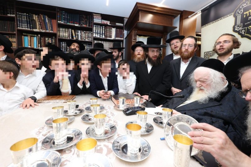 יחצ