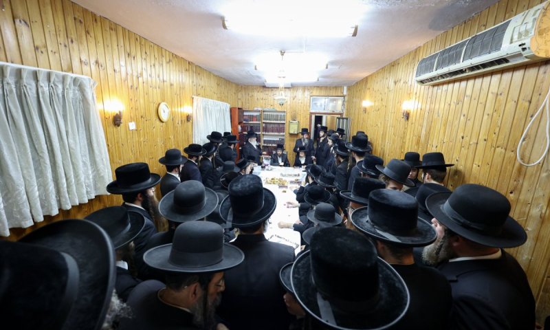 בבית של ר' שלומק'ה: אחרי 80 שנה הרבי ערך טיש במקום