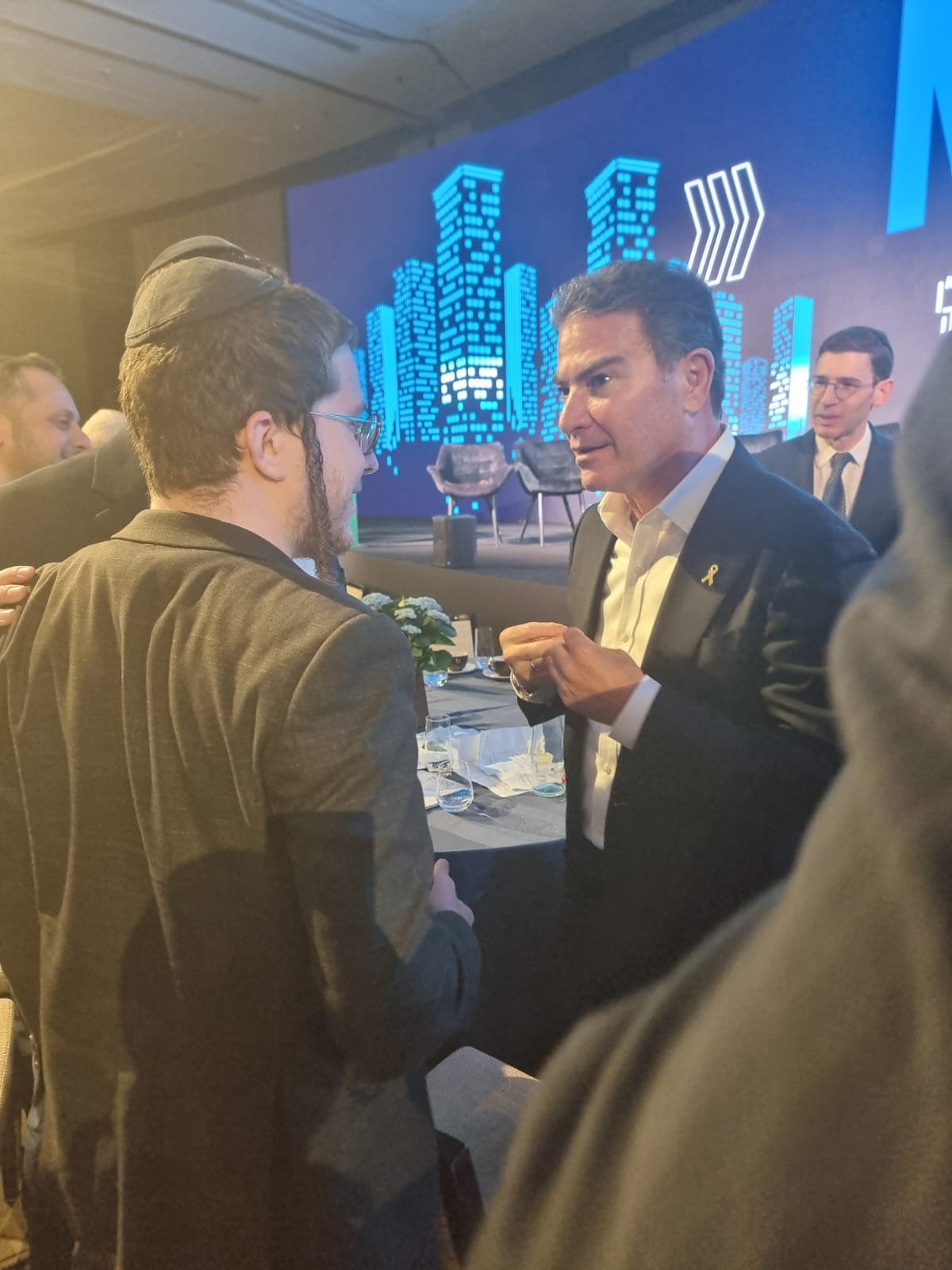 באדיבות המצלם