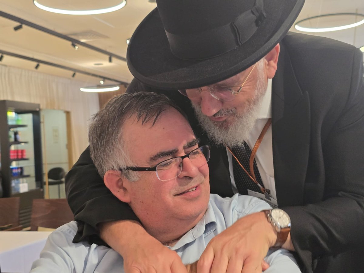 באדיבות המצלם