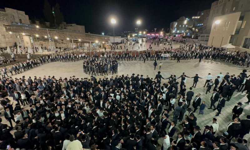  למעלה ממאה אלף איש חגגו את חג השבועות ברחבת הכותל המערבי | תיעודים