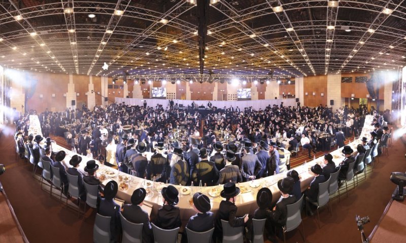 מעמד ה'בר מצוה' האדיר והמרגש שנערך ל-56 יתומי 'זה לזה' בהשתתפות גדולי הדור שליט"א 