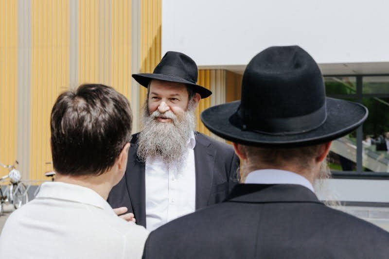 א. געניי