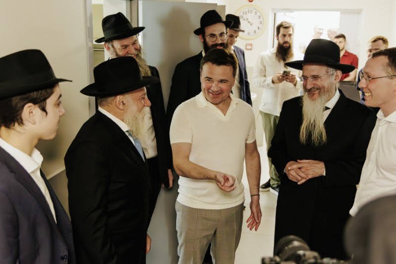 א. געניי