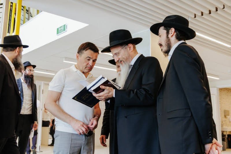 א. געניי