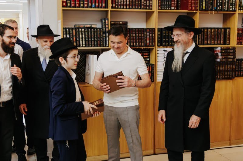 א. געניי