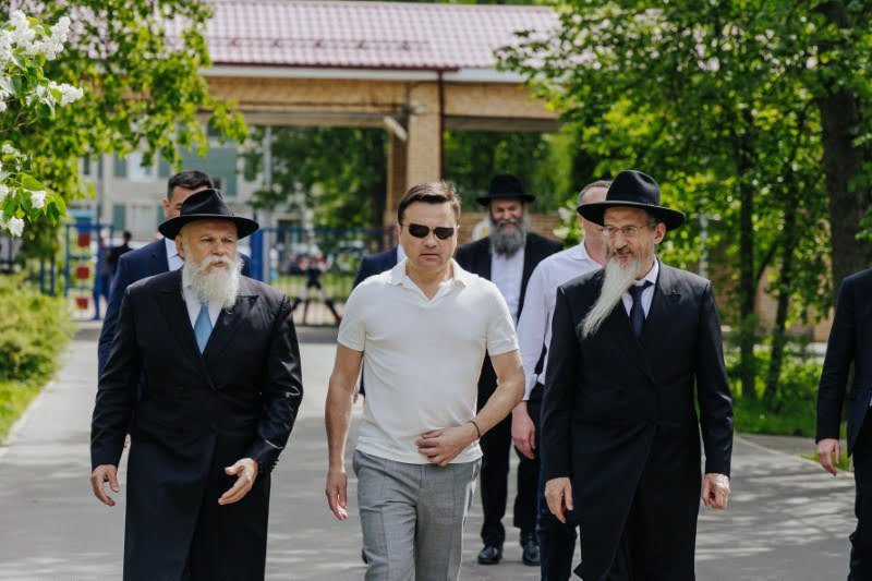 א. געניי
