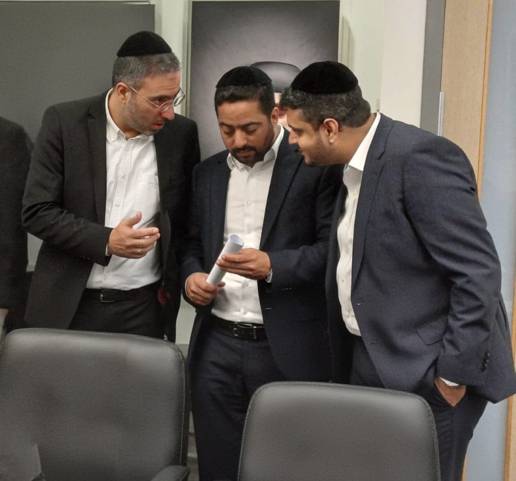 באדיבות המצלם