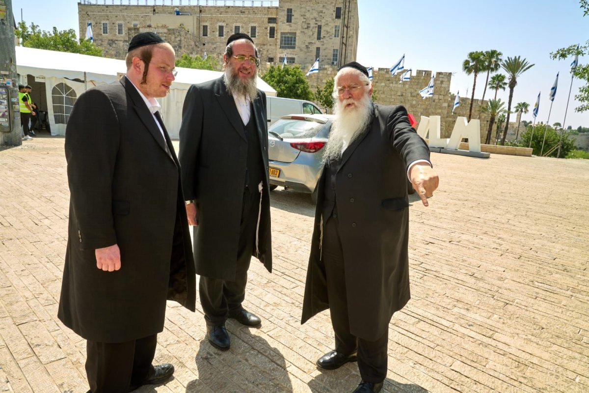 באדיבות המצלם