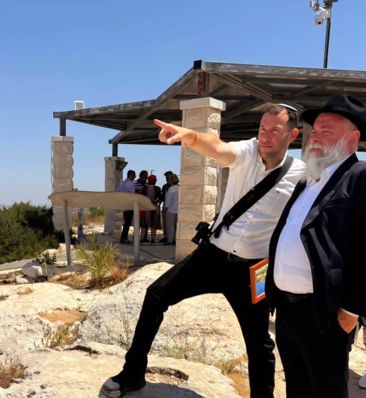 באדיבות המצלם