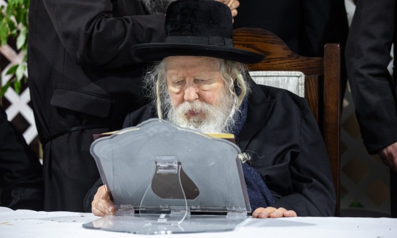באידיש ובעברית: המזכיר של האדמו"ר מגור בהקלטה על מצבו