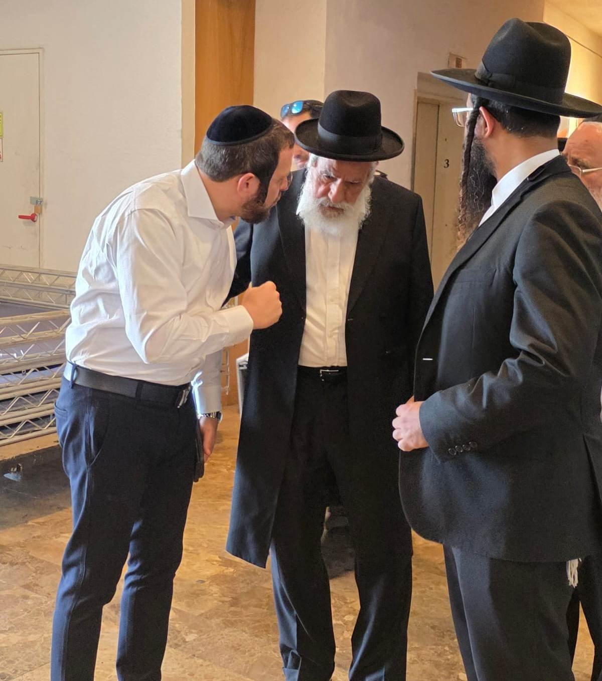 באדיבות המצלם