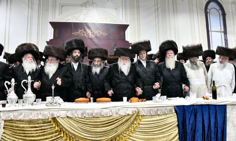 שמחת החתונה בבית מכנובקא בעלזא -  בערגסאז - נחלת אהרן