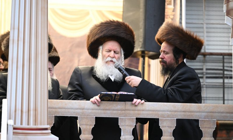 בחופת נכדתו: הרבי מבאבוב עורר את הציבור על המצב הקשה בארץ