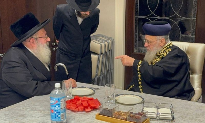 אחרי שנים של קשר בהתכתבות: פגישה בין הפוסק החסידי לראש"ל