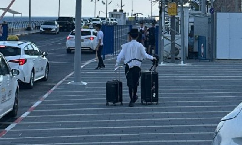 נוסע חרדי בדרך לארה"ב. אילוסטרציה 