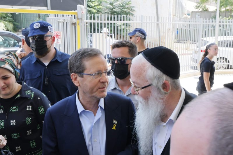 יחצ