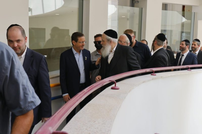 יחצ