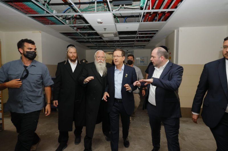 יחצ