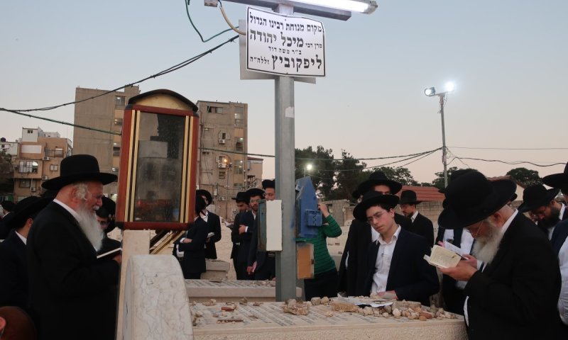 עם דמדומי חמה: זעקת י"ג מידות של רחמים בציון של רבי מיכל יהודה